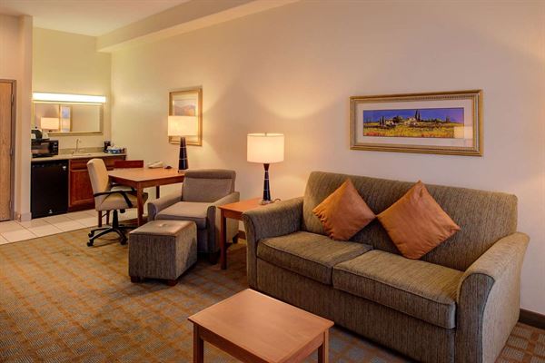 Hampton Inn & Suites Ontario