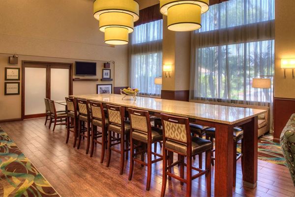 Hampton Inn & Suites Ontario