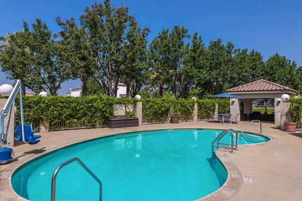 Hampton Inn & Suites Ontario