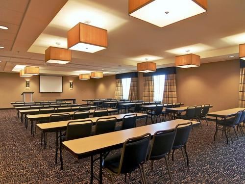 Cambria Hotel & Suites Akron - Canton Airport