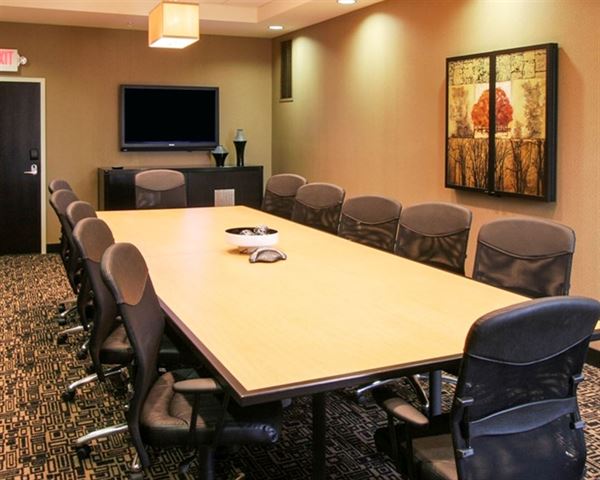 Cambria Hotel & Suites Akron - Canton Airport