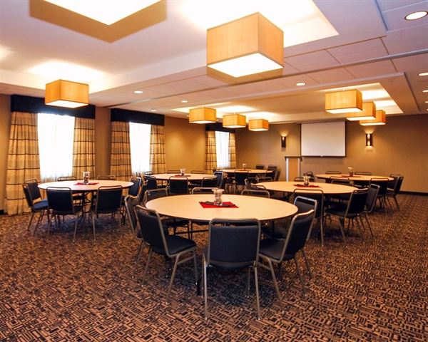 Cambria Hotel & Suites Akron - Canton Airport