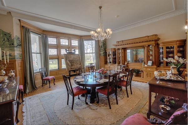 J.E. Reeves Victorian Home and Museum