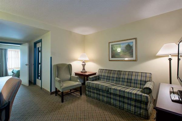 Country Inn & Suites By Radisson Newport News South