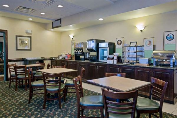 Country Inn & Suites By Radisson Newport News South