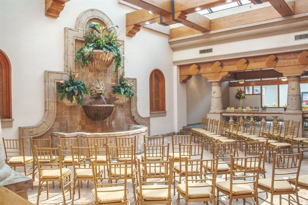 MCM Elegante Hotel & Conference Center