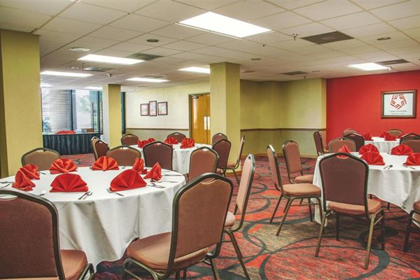 MCM Elegante Hotel & Conference Center