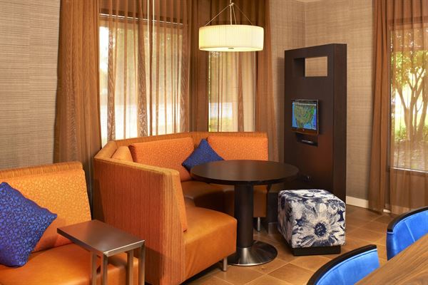 Courtyard Cleveland Westlake