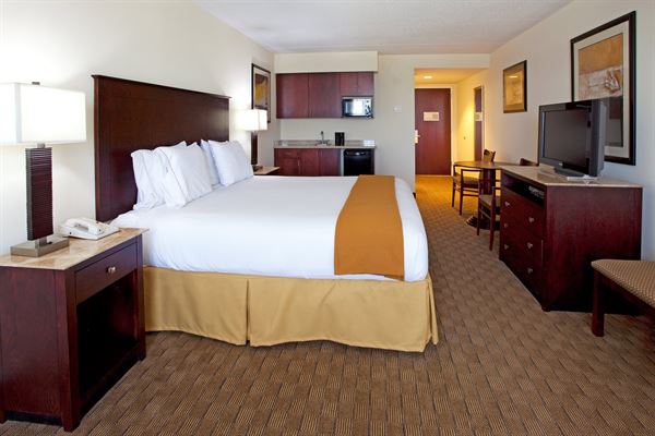 Holiday Inn Express & Suites Columbus At Northlake