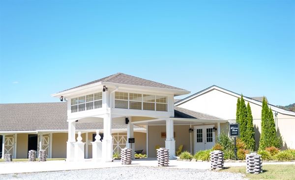 Hampton Cove Wedding Venue