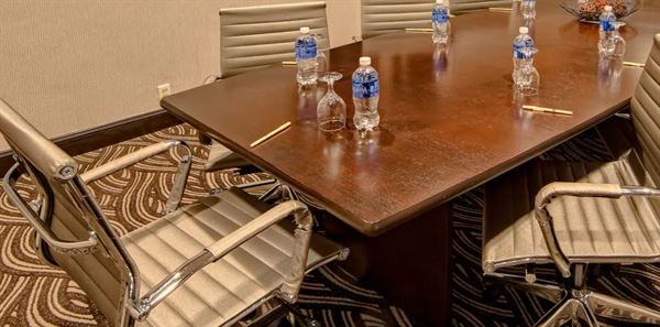 DoubleTree by Hilton Hotel Decatur Riverfront