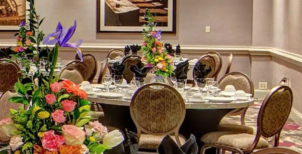 DoubleTree by Hilton Hotel Decatur Riverfront