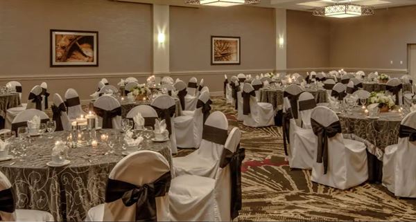 DoubleTree by Hilton Hotel Decatur Riverfront