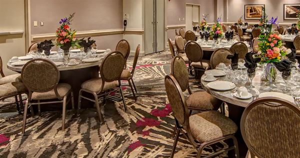 DoubleTree by Hilton Hotel Decatur Riverfront