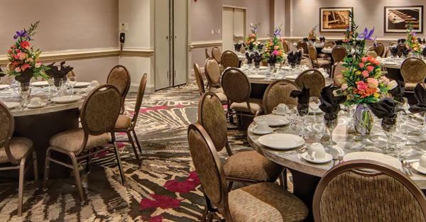 DoubleTree by Hilton Hotel Decatur Riverfront