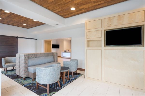 Holiday Inn Express & Suites Frankfort