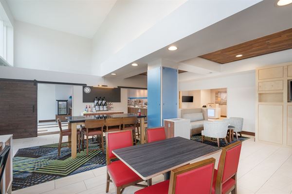 Holiday Inn Express & Suites Frankfort