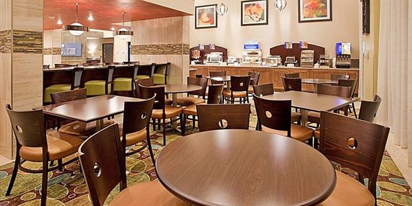 Holiday Inn Express & Suites Branson 76 Central