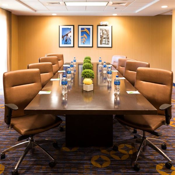 Courtyard Houston North/Shenandoah