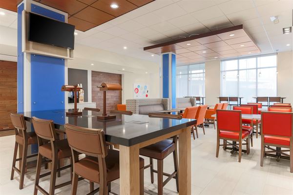 Holiday Inn Express & Suites Chicago O'Hare
