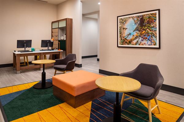 Holiday Inn & Suites Orlando International Drive South