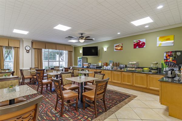 Quality Inn Fayetteville near Historic Downtown Square