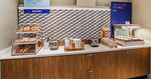 Holiday Inn Express & Suites Portland