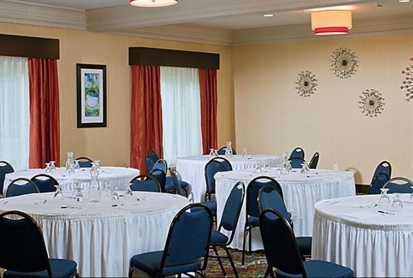 Holiday Inn Express & Suites Saginaw