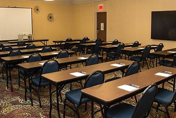 Holiday Inn Express & Suites Saginaw