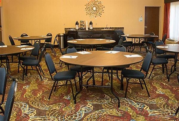 Holiday Inn Express & Suites Saginaw