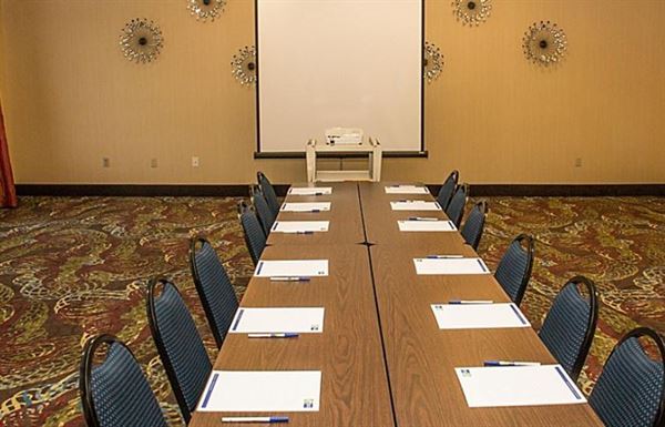 Holiday Inn Express & Suites Saginaw