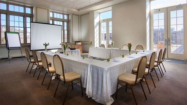 Grand Eastonian Suites