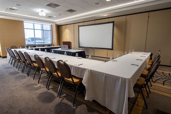 DoubleTree by Hilton West Fargo