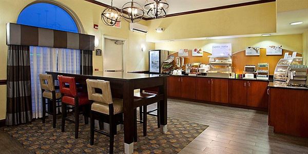 Holiday Inn Express & Suites Allentown West