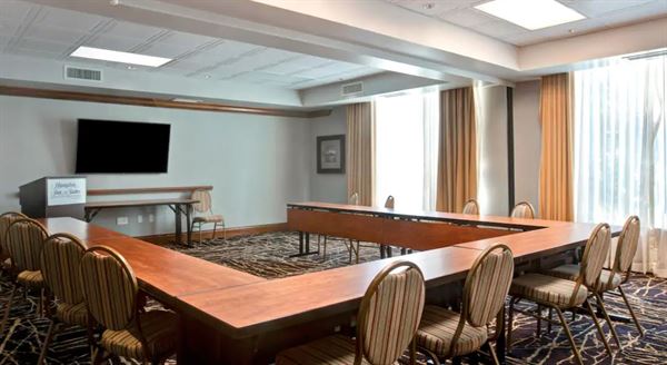 Hampton Inn & Suites by Hilton Greenville Downtown Riverplace