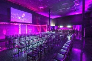 The Robin Leach Lounge