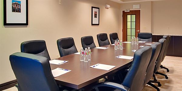 Holiday Inn Express & Suites Albuquerque Airport