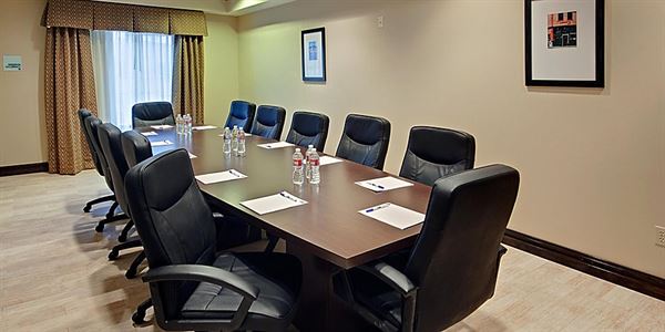 Holiday Inn Express & Suites Albuquerque Airport