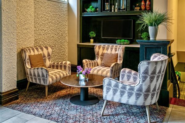 Courtyard Kansas City Country Club Plaza