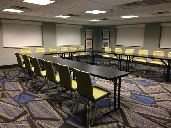 Holiday Inn Express & Suites Albuquerque-N. Balloon Fsta Pk