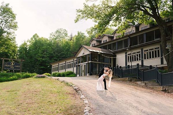 Friends Lake Inn