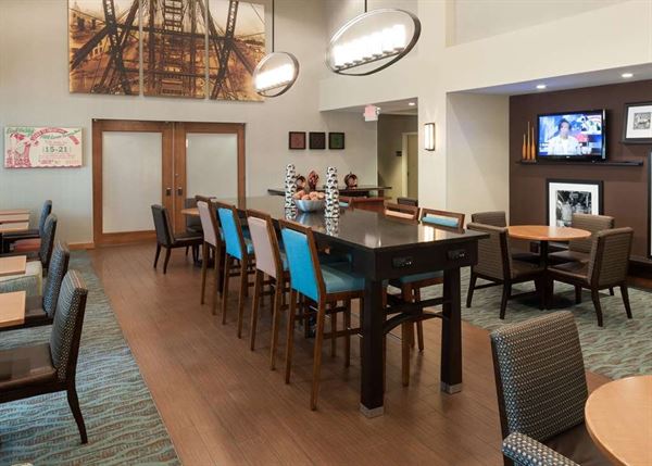 Hampton Inn & Suites St. Louis at Forest Park