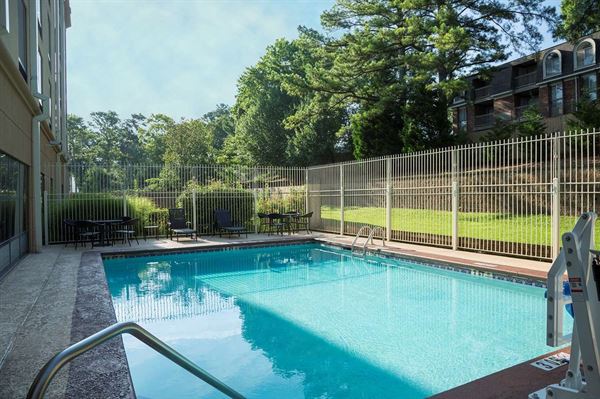 Best Western Plus Hotel & Suites Airport South