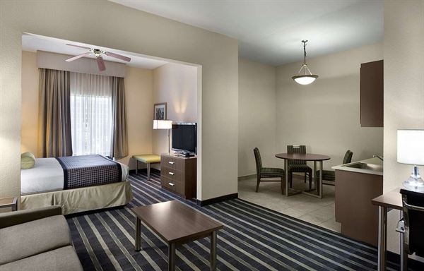 Best Western Plus Hotel & Suites Airport South