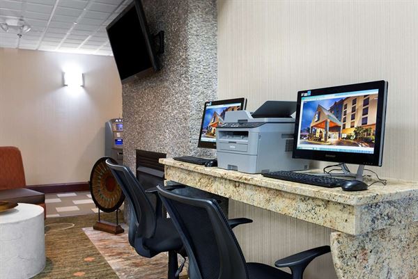 Best Western Plus Hotel & Suites Airport South