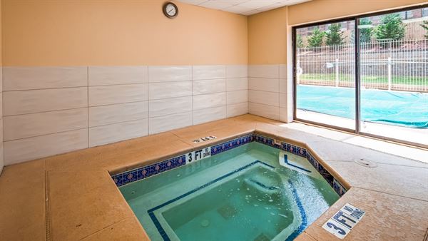 Best Western Plus Hotel & Suites Airport South