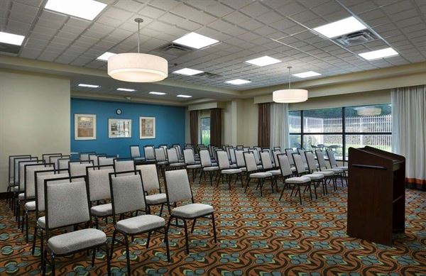 Best Western Plus Hotel & Suites Airport South