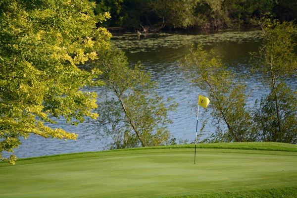 Shoreland Country Club