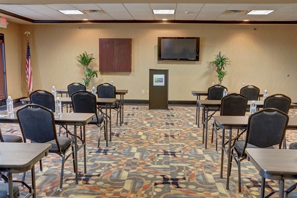 Holiday Inn Express & Suites Texarkana East