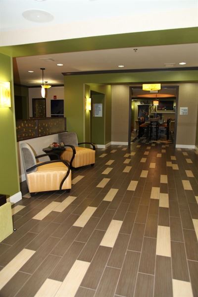 Holiday Inn Express & Suites Huntsville Airport